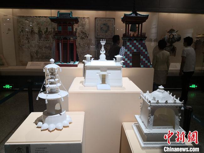 图为3D打印的敦煌石窟壁画建筑物。 冯志军 摄.jpg