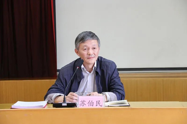 苏伯民传达全国两会精神.jpg