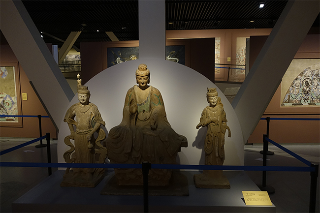 麦积山石窟塑像.jpg