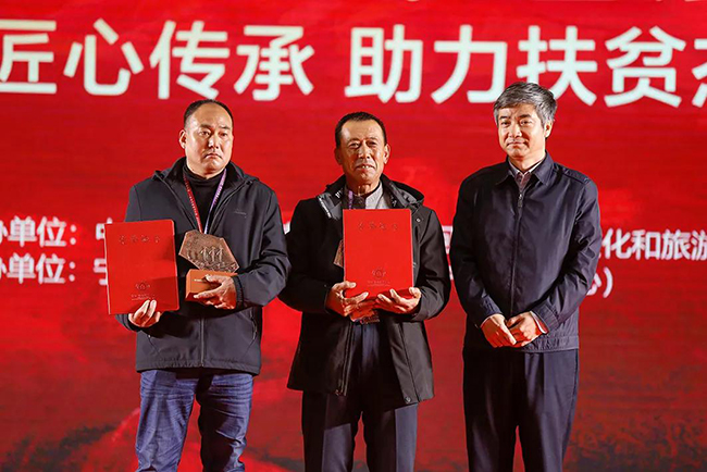 颁授荣誉证书.jpg