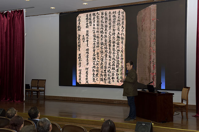 图2 马德研究员作题为《敦煌遗书的阅读与研究漫议》的读书分享.jpg