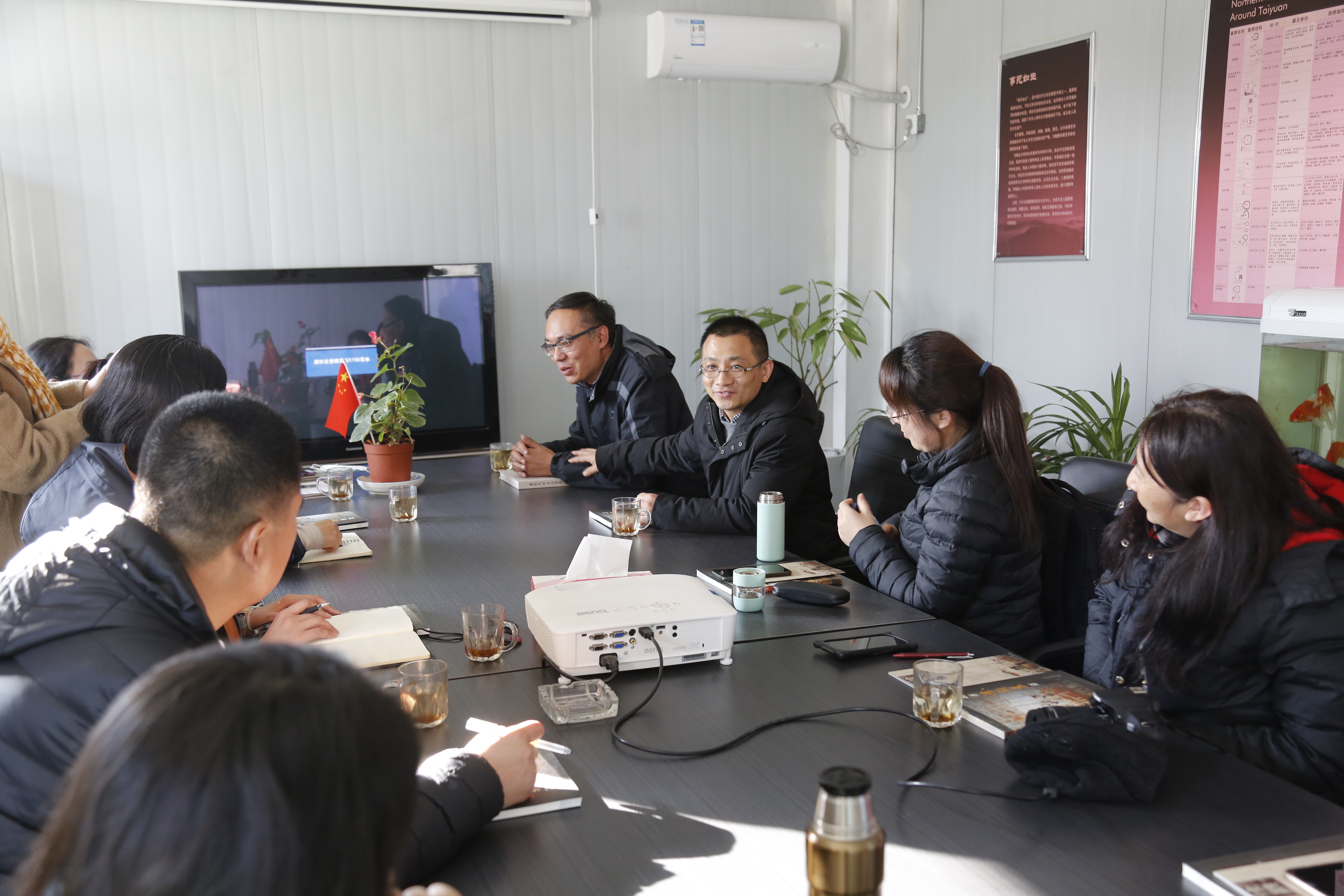 11月19日 太原市北齐壁画墓博物馆王江馆长为专家团讲授徐显秀墓发掘与保护情况.JPG
